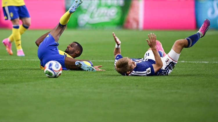 (260626) -- DALLAS, June 26, 2026 -- Players from both sides compete during the group F match between Japan and Sweden at the 2026 FIFA World Cup, WM, Weltmeisterschaft, Fussball at Dallas Stadium in Dallas, the United States, on June 25, 2026. ) (SP)U.S.-DALLAS-FOOTBALL-FIFA WORLD CUP-GROUP F-JPN VS SWE WuxXiaoling 
