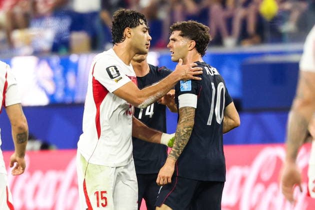 FIFA World Cup, WM, Weltmeisterschaft, Fussball 2026 - Group D - Turkey vs USA Turkey defender Ozan Kabak and United States of America forward Christian Pulisic confront eachother in the second half of the FIFA World Cup 2026 group stage match Turkey against USA, in Los Angeles, USA, 25 June 2026. LOS ANGELES United States  Copyright: xCHRISTOPHERxTORRESx