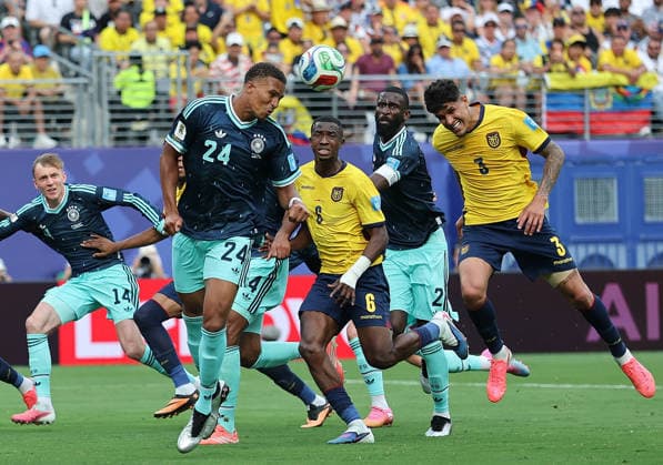 260626 -- NEW JERSEY, June 26, 2026 -- Hincapie 1st R of Ecuador heads the ball during the group E match between Ecuador and Germany at the 2026 FIFA World Cup, WM, Weltmeisterschaft, Fussball at New York New Jersey Stadium in New Jersey, the United States, June 25, 2026. SPU.S.-NEW JERSEY-FOOTBALL-FIFA WORLD CUP-GROUP E-ECU VS GER CaoxCan  (SP)U.S.-NEW JERSEY-FOOTBALL-FIFA WORLD CUP-GROUP E-ECU VS GER IMAGO CaoxCan  imago images 0860044961