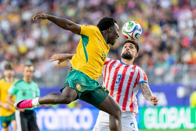 SANTA CLARA, CA - JUNE 25: Nestory Irankunda 17 of Australia heads the ball during the FIFA World Cup, WM, Weltmeisterschaft, Fussball Group D match between Paraguay and Australia on June 25, 2026 at San Francisco Bay Area Stadium in Santa Clara, CA. (Photo by Bob Kupbens Icon Sportswire) SOCCER: JUN 25 FIFA World Cup 26 Group D - Paraguay vs Australia EDITORIAL USE ONLY Icon260625028