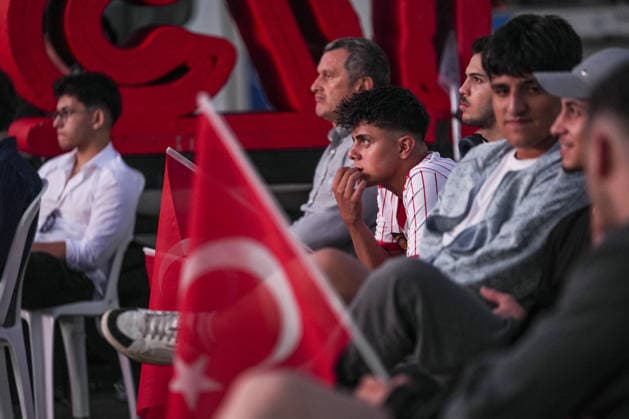 Turkish supporters gather in Istanbul for Turkiye-USA FIFA World Cup, WM, Weltmeisterschaft, Fussball clash ISTANBUL, TURKIYE - JUNE 26: Supporters of the Turkish national football team gather in Uskudar district to watch the FIFA World Cup 2026 Group D match between Turkiye and USA, in Istanbul, Turkiye on June 26, 2026. Beyza Comert Anadolu Istanbul Turkey. Editorial use only. Please get in touch for any other usage.  Copyright: x2026xAnadoluxBeyzaxComertx