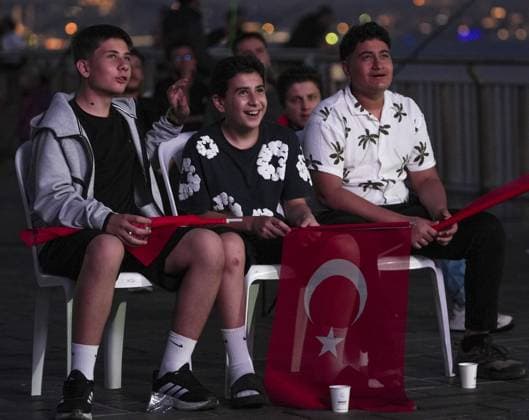 Turkish supporters gather in Istanbul for Turkiye-USA FIFA World Cup, WM, Weltmeisterschaft, Fussball clash ISTANBUL, TURKIYE - JUNE 26: Supporters of the Turkish national football team gather in Uskudar district to watch the FIFA World Cup 2026 Group D match between Turkiye and USA, in Istanbul, Turkiye on June 26, 2026. Beyza Comert Anadolu Istanbul Turkey. Editorial use only. Please get in touch for any other usage.  Copyright: x2026xAnadoluxBeyzaxComertx