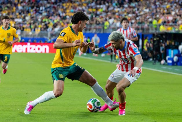 SANTA CLARA, CA - JUNE 25: Alessandro Circati 3 of Australia and Julio Enciso 19 of Paraguay battle for the ball during the FIFA World Cup, WM, Weltmeisterschaft, Fussball 2026 Group D match between Paraguay and Australia on June 25, 2026 at San Francisco Bay Area Stadium in Santa Clara, CA. (Photo by Matthew Huang Icon Sportswire) SOCCER: JUN 25 FIFA World Cup 26 Group D - Paraguay vs Australia EDITORIAL USE ONLY Icon260625018