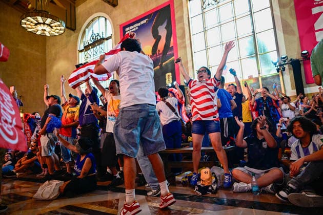 CA: Los Angeles World Cup 26 Fan Zone at The Heart of the City: Los Angeles Union Station Fans cheer after the United States scores a goal during a live broadcast of the FIFA World Cup, WM, Weltmeisterschaft, Fussball 2026 Group D match against Türkiye at the World Cup 26 Fan Zone at The Heart of the City at Los Angeles Union Station on June 25, 2026, in Los Angeles, California. Los Angeles United States Copyright: xWestonxHancockx xSOPAxImagesx Weston Hancock June 25 - 1991