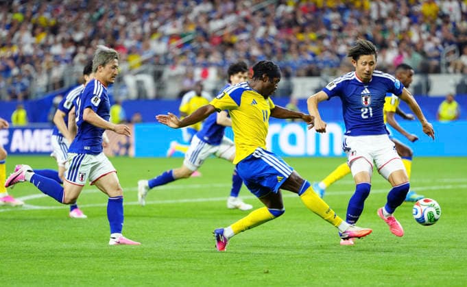 (260626) -- DALLAS, June 26, 2026 -- Anthony Elanga (C) of Sweden shoots during the group F match between Japan and Sweden at the 2026 FIFA World Cup, WM, Weltmeisterschaft, Fussball at Dallas Stadium in Dallas, the United States, on June 25, 2026. ) (SP)U.S.-DALLAS-FOOTBALL-FIFA WORLD CUP-GROUP F-JPN VS SWE JiaxHaocheng 