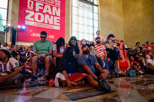CA: Los Angeles World Cup 26 Fan Zone at The Heart of the City: Los Angeles Union Station Fans watch the FIFA World Cup, WM, Weltmeisterschaft, Fussball 2026 Group D match between the United States and Türkiye on a large screen during the World Cup 26 Fan Zone at The Heart of the City at Los Angeles Union Station on June 25, 2026, in Los Angeles, California. The free public fan zone featured live match broadcasts, entertainment, food, and interactive activities as supporters gathered to cheer on the U.S. Men s national team, Nationalteam Los Angeles United States Copyright: xWestonxHancockx xSOPAxImagesx Weston Hancock June 25 - 1989