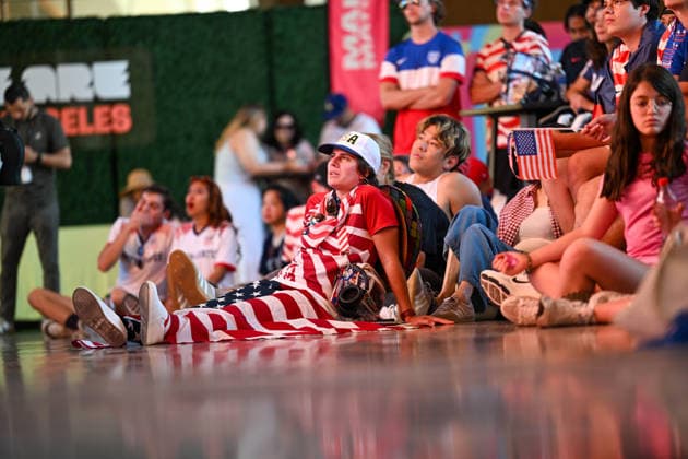 CA: Los Angeles World Cup 26 Fan Zone at The Heart of the City: Los Angeles Union Station Fans watch the FIFA World Cup, WM, Weltmeisterschaft, Fussball 2026 Group D match between the United States and Türkiye on a large screen during the World Cup 26 Fan Zone at The Heart of the City at Los Angeles Union Station on June 25, 2026, in Los Angeles, California. The free public fan zone featured live match broadcasts, entertainment, food, and interactive activities as supporters gathered to cheer on the U.S. Men s national team, Nationalteam Los Angeles United States Copyright: xWestonxHancockx xSOPAxImagesx Weston Hancock June 25 - 2007