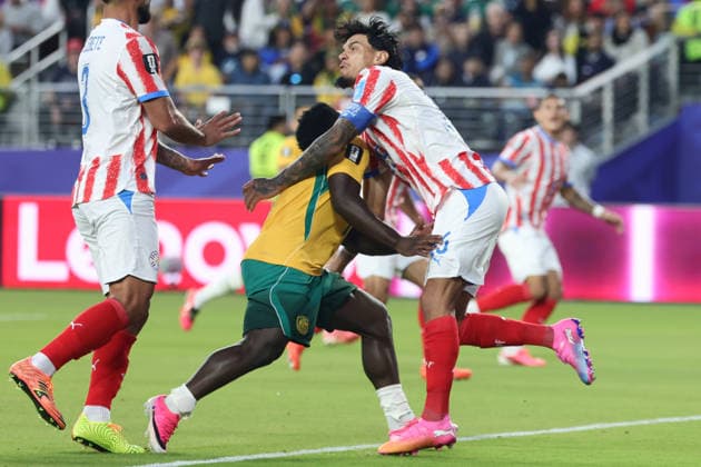 Nestory Irankunda of Australia is tackled by Gustavo Gomez of Paraguay in the box during the FIFA World Cup, WM, Weltmeisterschaft, Fussball 2026 match between Paraguay and Australia at Levi s Stadium, San Francisco, USA on 26 June 2026. Copyright: xPeterxDovganx 45120056