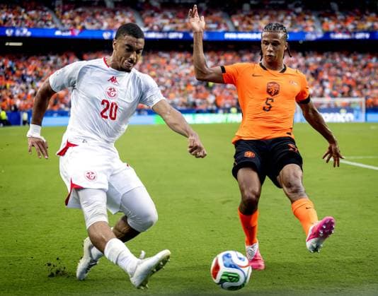 KANSAS - (lr) Yan Valery of Tunisia, Nathan Ake of the Netherlands during the FIFA 2026 World Cup Group F match between Tunisia and the Netherlands at Kansas City Stadium on June 25, 2026, in Kansas, United States. KOEN VAN WEEL ANP FIFA World Cup, WM, Weltmeisterschaft, Fussball 2026 group stage 2026 xVIxANPxSportx xxANPxIVx 562021636 originalFilename: 562021636.jpg