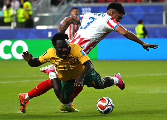 (260626) -- SAN FRANCISCO, June 26, 2026 -- Nestory Irankunda (bottom) of Australia vies with Omar Alderete of Paraguay during the group D match between Paraguay and Australia at the 2026 FIFA World Cup, WM, Weltmeisterschaft, Fussball at San Francisco Bay Area Stadium in San Francisco, the United States, June 25, 2026. (Photo by Xinhua) (SP)U.S.-SAN FRANCISCO-FOOTBALL-FIFA WORLD CUP-GROUP D-PRY VS AUS ZiyuxJulianxZhu 
