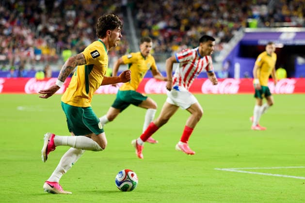 June 25, 2026, Santa Clara, California, USA: Santa Clara, USA - June 25 2026: Jordan Bos 5 of Australia runs with the ball during a FIFA World Cup, WM, Weltmeisterschaft, Fussball group match between Paraguay and Australia at San Francisco Bay Area Stadium World Cup 2026: Group D: Paraguay 0:0 Australia  - ZUMAp121 20260625_zsp_p121_055 Copyright: xChrisxPutnamx