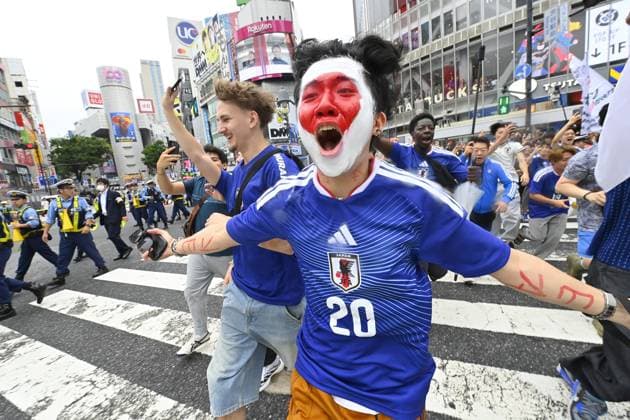 Fans Celebrate Japan s World Cup Qualification in Tokyo s Shibuy TOKYO, JAPAN - JUNE 26: Football supporters celebrate at the Shibuya Scramble Crossing after Japan advanced to the knockout stage of the FIFA World Cup, WM, Weltmeisterschaft, Fussball 2026 with a 1-1 draw against Sweden, in Tokyo, capital of Japan, on June 26, 2026. Large crowds repeatedly surged into the intersection between traffic light cycles while police officers worked to regulate pedestrian flows and maintain public order. David Mareuil Anadolu Tokyo Japan. Editorial use only. Please get in touch for any other usage.  Copyright: x2026xAnadoluxDavidxMareuilx