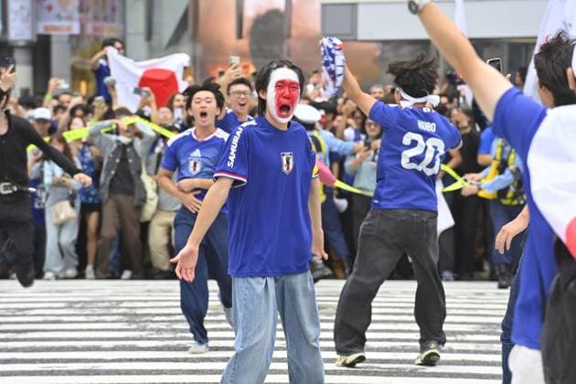 Fans Celebrate Japan s World Cup Qualification in Tokyo s Shibuy TOKYO, JAPAN - JUNE 26: Football supporters celebrate at the Shibuya Scramble Crossing after Japan advanced to the knockout stage of the FIFA World Cup, WM, Weltmeisterschaft, Fussball 2026 with a 1-1 draw against Sweden, in Tokyo, capital of Japan, on June 26, 2026. Large crowds repeatedly surged into the intersection between traffic light cycles while police officers worked to regulate pedestrian flows and maintain public order. David Mareuil Anadolu Tokyo Japan. Editorial use only. Please get in touch for any other usage.  Copyright: x2026xAnadoluxDavidxMareuilx