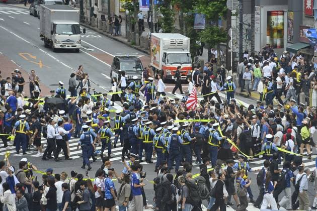 Fans Celebrate Japan s World Cup Qualification in Tokyo s Shibuy TOKYO, JAPAN - JUNE 26: Football supporters celebrate at the Shibuya Scramble Crossing after Japan advanced to the knockout stage of the FIFA World Cup, WM, Weltmeisterschaft, Fussball 2026 with a 1-1 draw against Sweden, in Tokyo, capital of Japan, on June 26, 2026. Large crowds repeatedly surged into the intersection between traffic light cycles while police officers worked to regulate pedestrian flows and maintain public order. David Mareuil Anadolu Tokyo Japan. Editorial use only. Please get in touch for any other usage.  Copyright: x2026xAnadoluxDavidxMareuilx