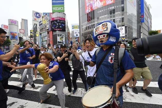 Fans Celebrate Japan s World Cup Qualification in Tokyo s Shibuy TOKYO, JAPAN - JUNE 26: Football supporters celebrate at the Shibuya Scramble Crossing after Japan advanced to the knockout stage of the FIFA World Cup, WM, Weltmeisterschaft, Fussball 2026 with a 1-1 draw against Sweden, in Tokyo, capital of Japan, on June 26, 2026. Large crowds repeatedly surged into the intersection between traffic light cycles while police officers worked to regulate pedestrian flows and maintain public order. David Mareuil Anadolu Tokyo Japan. Editorial use only. Please get in touch for any other usage.  Copyright: x2026xAnadoluxDavidxMareuilx