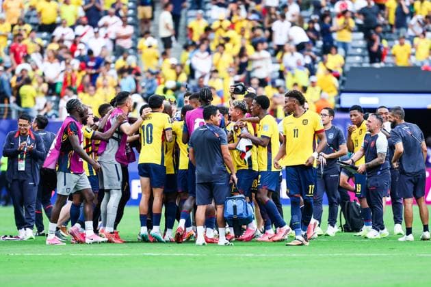 June 25, 2026, East Rutherford, Nj, United States of America: Ecuador players celebrate qualifying for the knockout stage after defeating Germany 2-1 in the third round of Group E of the 2026 FIFA World Cup, WM, Weltmeisterschaft, Fussball group stage at New York New Jersey Stadium, in East Rutherford, United States, on Thursday, June 25, 2026.(Foto: Brazil Photo Press Brazil Photo Press) INTERNATIONAL East Rutherford United States of America - ZUMAv122 0860055410st Copyright: xWilliamxVolcovx