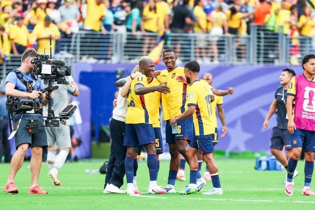 June 25, 2026, East Rutherford, Nj, United States of America: Ecuador players celebrate qualifying for the knockout stage after defeating Germany 2-1 in the third round of Group E of the 2026 FIFA World Cup, WM, Weltmeisterschaft, Fussball group stage at New York New Jersey Stadium, in East Rutherford, United States, on Thursday, June 25, 2026.(Foto: Brazil Photo Press Brazil Photo Press) INTERNATIONAL East Rutherford United States of America - ZUMAv122 0860055411st Copyright: xWilliamxVolcovx