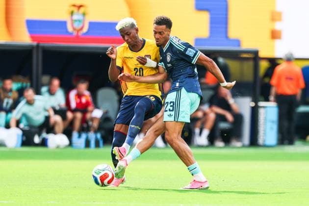 June 25, 2026, East Rutherford, Nj, United States of America: Nilson Angulo player of Ecuador and Felix Nmecha player of Germany during the match between Ecuador and Germany in the third round of Group E of the 2026 FIFA World Cup, WM, Weltmeisterschaft, Fussball group stage at New York New Jersey Stadium, in East Rutherford, United States, on Thursday, June 25, 2026.(Foto: Brazil Photo Press Brazil Photo Press) INTERNATIONAL East Rutherford United States of America - ZUMAv122 0860056348st Copyright: xWilliamxVolcovx