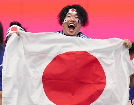 Football: 2026 World Cup A Japan supporter cheers ahead of a World Cup Group F football match against Sweden at Dallas Stadium in Arlington, Texas, on June 25, 2026.  A14AA0005620219P