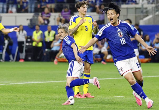 Football: 2026 World Cup Japan s Daizen Maeda (L) celebrates scoring the opening goal in the second half of a World Cup Group F football match against Sweden at Dallas Stadium in Arlington, Texas, on June 25, 2026.  A14AA0005620288P