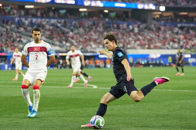 RECORD DATE NOT STATED 25th June 2026; SoFi Stadium, Los Angeles, California, United States of America; FIFA World Cup, WM, Weltmeisterschaft, Fussball Football, Turkey versus United States of America; Brenden Aaronson of United States looks to cross the ball into the box AlecxBrown
