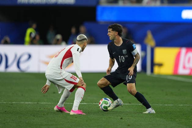 RECORD DATE NOT STATED 25th June 2026; SoFi Stadium, Los Angeles, California, United States of America; FIFA World Cup, WM, Weltmeisterschaft, Fussball Football, Turkey versus United States of America; Christian Pulisic of United States takes on Mert Muldur of Turkey AlecxBrown