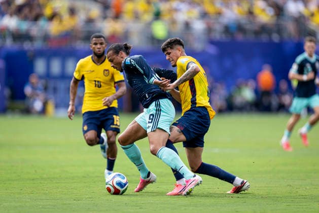 FOOTBALL : Allemagne vs Equateur- Coupe du monde FIFA 2026. Stade de Newark, New Jersey, Etats-Unis. 25-06-2026 Jamie Leweling 9 (Germany) et Piero HincapiÃ 3 (Ecuador)  Copyright: xx