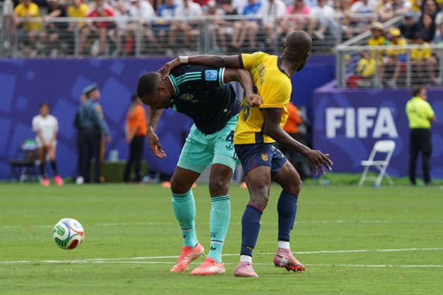 Fussball , Weltmeisterschaft 2026, FIFA WM 2026, Fussball World Cup , Canada USA, Mexico-2026, Ecuador vs Deutschland Ecuador vs Germany Gruppenphase, Gruppen E , 25..06.2026, Metlife Stadium New York-New Jersey Jonathan Tah Deutschland, Germany, GER , enner valencia Foto Chai von der Laage FIFA regulations prohibit any use of photographs as image sequences and or quasi-video. EDITORIAL USE ONLY, *** Soccer, 2026 World Cup, FIFA World Cup 2026, Soccer World Cup, Canada, USA, Mexico 2026, Ecuador vs. Germany, Group Stage, Group E, June 25, 2026, MetLife Stadium, New York, New Jersey, Jonathan Tah, Germany, GER, Enner Valencia, Photo by Chai von der Laage. FIFA regulations prohibit any use of photographs as image sequences and or quasi-video. EDITORIAL USE ONLY,