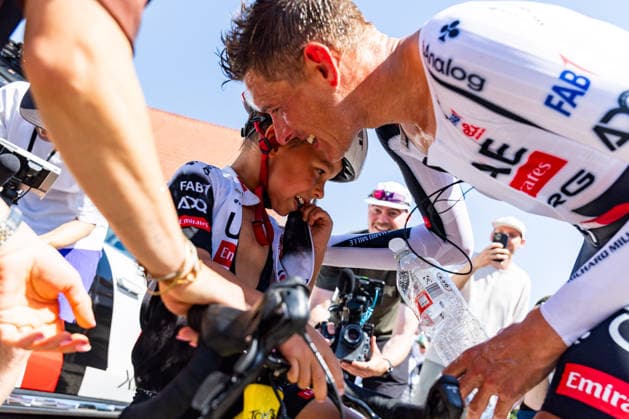 26.06.2026, GER, Rennrad, Maenner Frauen Junioren, Saison 2026, Rad DM 26 German Cycling Deutsche Meisterschaften, Einzelzeitfahren Rund um Streufdorf Gemeinde Straufhain Nils Politt (UAE Team Emirates) 3 Tage sommerliches Rekordwochenende mit Temperaturen bis zu 38Grad stellten die Rahmenbedingungen für die Rad DM 26. Am Freitag stand das Einzelzeitfahren der Männer über 41km 413hm sowie der Frauen über 26,2km 215hm an. 98646 Streufdorf Simmershausen Bundesstrasse L1134 K505 L26 Thüringen Deutschland *** June 26, 2026, GER, Road Bike, Men, Women, Juniors, 2026 Season, Rad DM 26 German Cycling Championships, Individual Time Trial Around Streufdorf, Municipality of Straufhain, Nils Politt, UAE Team Emirates. A three-day summer record-breaking weekend with temperatures reaching up to 38 degrees set the stage for the 26th German Cycling Championships. On Friday, the men’s individual time trial over 41 km (413 hm) and the women’s over 26.2 km and 215 m of elevation gain, took place at 98646 Streufdorf, Simmershausen, on Federal Highway L1134, K505, and L26 in Thuringia, Germany