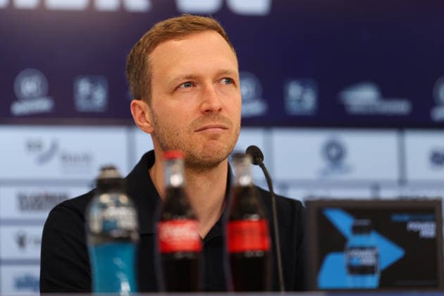 Maximilian Senft (Karlsruher SC, Chef-Trainer) bei seiner Vorstellung, Karlsruher SC Fussball, 2. Bundesliga, Trainervorstellung, 2026 2027, 26.06.2026, DFL REGULATIONS PROHIBIT ANY USE OF PHOTOGRAPHS AS IMAGE SEQUENCES AND OR QUASI-VIDEO, Karlsruher SC Fussball, 2. Bundesliga, Trainervorstellung, 2026 2027, 26.06.2026 Karlsruhe *** Maximilian Senft, Karlsruher SC, Head Coach at his introductory press conference, Karlsruher SC Soccer, 2. Bundesliga, Coach Introduction, 2026–2027, June 26, 2026, DFL regulations prohibit any use of photographs as image sequences and or quasi-video, Karlsruher SC Soccer, 2. Bundesliga, Head Coach Introduction, 2026–2027, June 26, 2026, Karlsruhe Copyright: xEibner-Pressefoto JanxPrihodax EP_JPA