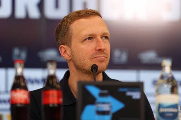 Maximilian Senft (Karlsruher SC, Chef-Trainer) bei seiner Vorstellung, Karlsruher SC Fussball, 2. Bundesliga, Trainervorstellung, 2026 2027, 26.06.2026, DFL REGULATIONS PROHIBIT ANY USE OF PHOTOGRAPHS AS IMAGE SEQUENCES AND OR QUASI-VIDEO, Karlsruher SC Fussball, 2. Bundesliga, Trainervorstellung, 2026 2027, 26.06.2026 Karlsruhe *** Maximilian Senft, Karlsruher SC, Head Coach at his introductory press conference, Karlsruher SC Soccer, 2. Bundesliga, Coach Introduction, 2026–2027, June 26, 2026, DFL regulations prohibit any use of photographs as image sequences and or quasi-video, Karlsruher SC Soccer, 2. Bundesliga, Head Coach Introduction, 2026–2027, June 26, 2026, Karlsruhe Copyright: xEibner-Pressefoto JanxPrihodax EP_JPA