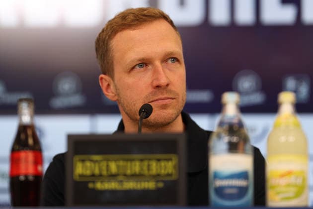 Maximilian Senft (Karlsruher SC, Chef-Trainer) bei seiner Vorstellung, Karlsruher SC Fussball, 2. Bundesliga, Trainervorstellung, 2026 2027, 26.06.2026, DFL REGULATIONS PROHIBIT ANY USE OF PHOTOGRAPHS AS IMAGE SEQUENCES AND OR QUASI-VIDEO, Karlsruher SC Fussball, 2. Bundesliga, Trainervorstellung, 2026 2027, 26.06.2026 Karlsruhe *** Maximilian Senft, Karlsruher SC, Head Coach at his introductory press conference, Karlsruher SC Soccer, 2. Bundesliga, Coach Introduction, 2026–2027, June 26, 2026, DFL regulations prohibit any use of photographs as image sequences and or quasi-video, Karlsruher SC Soccer, 2. Bundesliga, Head Coach Presentation, 2026–2027, June 26, 2026, Karlsruhe Copyright: xEibner-Pressefoto JanxPrihodax EP_JPA
