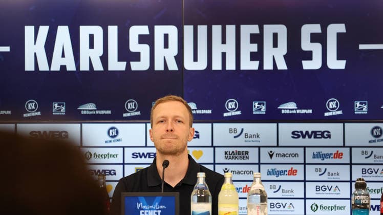 26.06.2026, xrekx, Fussball 2.Bundesliga, Karlsruher SC - Pressekonferenz v.l. Maximilian Senft Trainer (Karlsruher SC) (DFL DFB REGULATIONS PROHIBIT ANY USE OF PHOTOGRAPHS as IMAGE SEQUENCES and or QUASI-VIDEO) Karlsruhe *** June 26, 2026, xrekx, Soccer 2. Bundesliga, Karlsruher SC Press Conference with Maximilian Senft, Coach of Karlsruher SC. DFL and DFB regulations prohibit any use of photographs as image sequences and or quasi-video. Karlsruhe