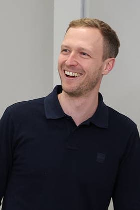 26.06.2026, xrekx, Fussball 2.Bundesliga, Karlsruher SC - Pressekonferenz v.l. Maximilian Senft Trainer (Karlsruher SC) lacht, laechelt, positiv, zufrieden, laughs, smiles, positive, satisfied (DFL DFB REGULATIONS PROHIBIT ANY USE OF PHOTOGRAPHS as IMAGE SEQUENCES and or QUASI-VIDEO) Karlsruhe *** June 26, 2026, xrekx, Soccer 2. Bundesliga, Karlsruher SC Press Conference: Maximilian Senft, Karlsruher SC Coach, laughs, smiles, positive, satisfied DFL DFB REGULATIONS PROHIBIT ANY USE OF PHOTOGRAPHS as IMAGE SEQUENCES and or QUASI-VIDEO Karlsruhe