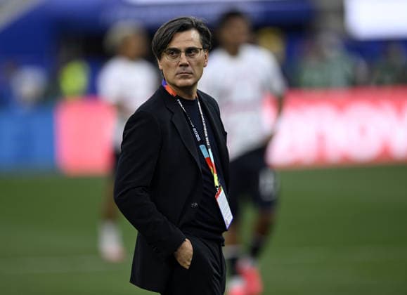 Turkiye v USA - FIFA World Cup, WM, Weltmeisterschaft, Fussball 2026 - Group D LOS ANGELES, CALIFORNIA - JUNE 25: Head coah Vincenzo Montella of Turkiye is seen before the 2026 FIFA World Cup First Stage Group D match finishes between Turkiye and USA at the Los Angeles Stadium (SoFi Stadium) in Inglewood, California, United States on June 25, 2026. Tayfun Coskun Anadolu California United States. Editorial use only. Please get in touch for any other usage.  Copyright: x2026xAnadoluxTayfunxCoskunx