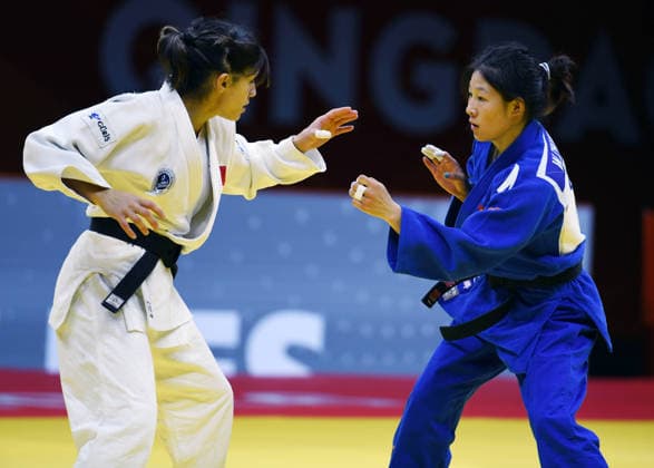 (260626) -- QINGDAO, June 26, 2026 -- Zhuang Wenna (R) of China competes against Tugce Beder of T¨¹rkiye during the women s -48kg final match at the IJF World Judo Tour Qingdao Grand Prix 2026 in Qingdao, east China s Shandong Province, June 26, 2026. ) (SP)CHINA-QINGDAO-JUDO-GRAND PRIX 2026(CN) LixZiheng 