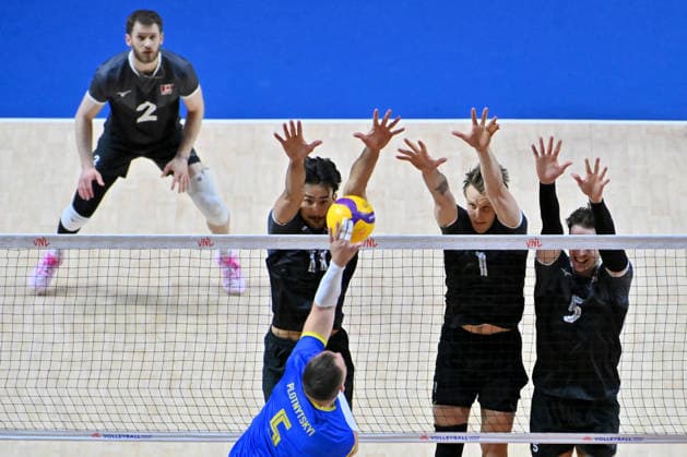 LJUBLJANA, SLOVENIA - JUNE 26: Oleh Plotrytskyi of Ukraine (C) in action against Canada block during the FIVB Men s Volleyball Nations League match between Ukraine and Canada at Arena Stozice, Ljubljana on June 26, 2026 in Ljubljana, Slovenia. (Photo by Igor Kupljenik Sports Press Photo).  Copyright: xIgorxKupljenikx xSPPx Sportspressphoto_SPR177407