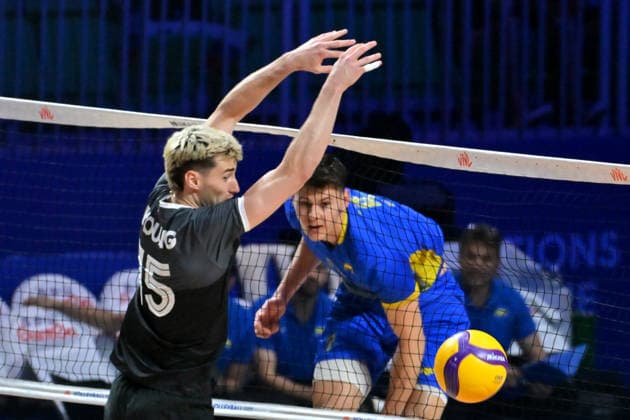 LJUBLJANA, SLOVENIA - JUNE 26: Dmytro Yanchuk of Ukraine (R) in action against Jackson Young of Canada (L) during the FIVB Men s Volleyball Nations League match between Ukraine and Canada at Arena Stozice, Ljubljana on June 26, 2026 in Ljubljana, Slovenia. (Photo by Igor Kupljenik Sports Press Photo).  Copyright: xIgorxKupljenikx xSPPx Sportspressphoto_SPR177430