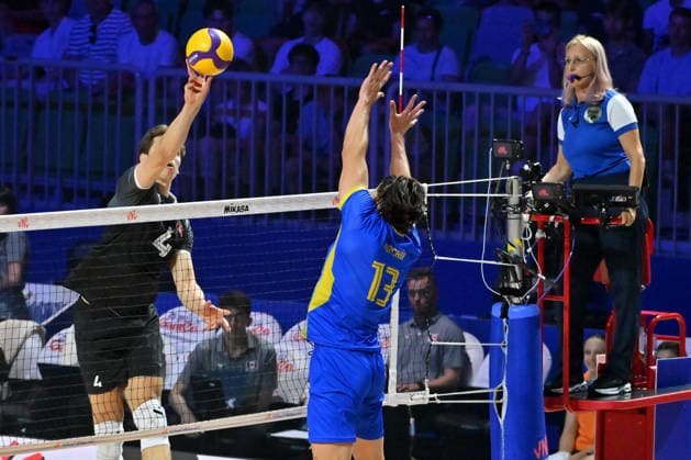 LJUBLJANA, SLOVENIA - JUNE 26: Erik Siksna of Canada (L) in action against IVasyl Tupchii of Ukraine (R) during the FIVB Men s Volleyball Nations League match between Ukraine and Canada at Arena Stozice, Ljubljana on June 26, 2026 in Ljubljana, Slovenia. (Photo by Igor Kupljenik Sports Press Photo).  Copyright: xIgorxKupljenikx xSPPx Sportspressphoto_SPR177433