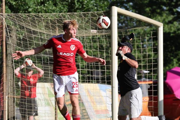 25 Ted Tattermusch (Energie Cottbus, l.) Fussball Testspiel 2026 2027 SV Lok Calau - FC Energie Cottbus *** 25 Ted Tattermusch, Energie Cottbus, Soccer Friendly Match 2026–2027: SV Lok Calau vs. FC Energie Cottbus