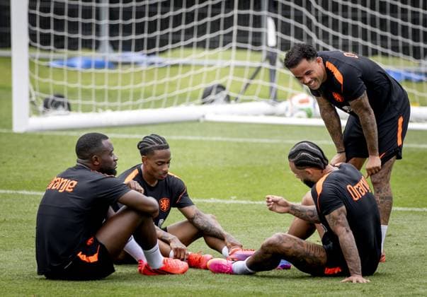 KANSAS CITY - Lutsharel Geertruida of the Netherlands, Crysencio Summerville of the Netherlands, Memphis Depay of the Netherlands, and Justin Kluivert of the Netherlands during a training session of the Dutch national team, Nationalteam at the KC Current Training Facility, on June 26, 2026, in Kansas City. The Dutch national team is preparing for the match against Morocco during the FIFA World Cup, WM, Weltmeisterschaft, Fussball KOEN VAN WEEL ANP xVIxANPxSportx xxANPxIVx 562078886 originalFilename: 562078886.jpg
