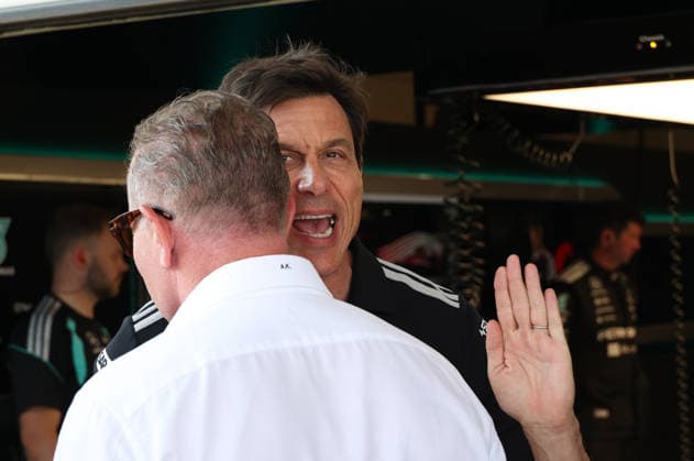 26.06.2026, Red Bull Ring, Spielberg, Formel 1 Großer Preis von Österreich 2026 , im Bild Teamchef und Geschäftsführer Toto Wolff (Mercedes-AMG Petronas F1 Team) mit Andreas Kroiss, CEO von Einhell. (Photo by Alessandro Martellotta Hasan Bratic DeFodi Images) - *** June 26, 2026, Red Bull Ring, Spielberg, 2026 Formula 1 Austrian Grand Prix; pictured: Team Principal and Managing Director Toto Wolff of the Mercedes AMG Petronas F1 Team with Andreas Kroiss, CEO of Einhell. Photo by Alessandro Martellotta, Hasan Bratic, DeFodi Images