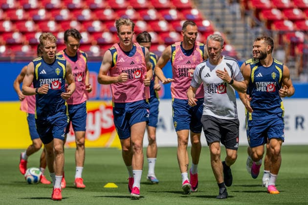 260626 Daniel Svensson, Herman Johansson, Gustaf Nilsson, performance manager Niklas Egnell and Jesper Karlström of the Swedish national football team at a training session during day 16 of the FIFA World Cup, WM, Weltmeisterschaft, Fussball 2026 on June 26, 2026 in Dallas. Photo: Petter Arvidson BILDBYRAN kod PA PA1260 fotboll football soccer fotball vm fotbolls-vm fotball-vm fotbolls-vm 2026 fifa world cup 2026 träning practice training sverige sweden sverige a day 16 bbeng *** 260626 Daniel Svensson, Herman Johansson, Gustaf Nilsson, performance manager Niklas Egnell, and Jesper Karlström of the Swedish national soccer team at a training session on Day 16 of the 2026 FIFA World Cup on June 26, 2026 in Dallas. Photo by Petter Arvidson. BILDBYRAN code PA PA1260 soccer football fotball World Cup soccer World Cup 2026 FIFA World Cup 2026 training practice Sweden Sweden A Day 16 bbeng  Copyright: PETTERxARVIDSON BB260626PA010