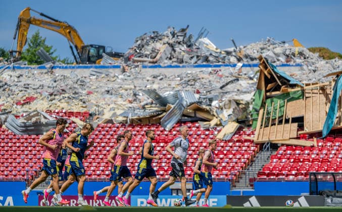 Sport Bilder des Tages 260626 Besfort Zeneli, Carl Starfelt, Gustaf Nilsson, Jesper Karlström, performance manager Niklas Egnell and Herman Johansson of the Swedish national football team at a training session during day 16 of the FIFA World Cup, WM, Weltmeisterschaft, Fussball 2026 on June 26, 2026 in Dallas. Photo: Petter Arvidson BILDBYRAN kod PA PA1260 fotboll football soccer fotball vm fotbolls-vm fotball-vm fotbolls-vm 2026 fifa world cup 2026 träning practice training sverige sweden sverige a day 16 bbeng *** June 26, 2026: Besfort Zeneli, Carl Starfelt, Gustaf Nilsson, Jesper Karlström, performance manager Niklas Egnell, and Herman Johansson of the Swedish national soccer team at a training session on day 16 of the 2026 FIFA World Cup on June 26, 2026 in Dallas. Photo by Petter Arvidson. BILDBYRAN code PA PA1260 soccer football fotball World Cup soccer World Cup 2026 FIFA World Cup 2026 training practice Sweden Sweden A day 16 bbeng  Copyright: PETTERxARVIDSON BB260626PA013
