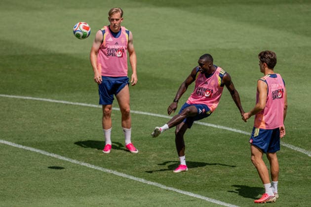 260626 Herman Johansson, Ken Sema and Besfort Zeneli of the Swedish national football team at a training session during day 16 of the FIFA World Cup, WM, Weltmeisterschaft, Fussball 2026 on June 26, 2026 in Dallas. Photo: Petter Arvidson BILDBYRAN kod PA PA1260 fotboll football soccer fotball vm fotbolls-vm fotball-vm fotbolls-vm 2026 fifa world cup 2026 träning practice training sverige sweden sverige a day 16 bbeng *** 260626 Herman Johansson, Ken Sema, and Besfort Zeneli of the Swedish national soccer team at a training session on Day 16 of the 2026 FIFA World Cup on June 26, 2026 in Dallas. Photo by Petter Arvidson. BILDBYRAN code PA PA1260 soccer football fotball World Cup soccer World Cup 2026 FIFA World Cup 2026 training practice Sweden Sweden A Day 16 bbeng  Copyright: PETTERxARVIDSON BB260626PA019