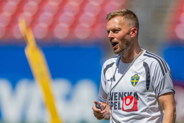 260626 Assistant coach Sebastian Larsson of the Swedish national football team at a training session during day 16 of the FIFA World Cup, WM, Weltmeisterschaft, Fussball 2026 on June 26, 2026 in Dallas. Photo: Petter Arvidson BILDBYRAN kod PA PA1260 fotboll football soccer fotball vm fotbolls-vm fotball-vm fotbolls-vm 2026 fifa world cup 2026 träning practice training sverige sweden sverige a day 16 bbeng *** 260626 Assistant coach Sebastian Larsson of the Swedish national soccer team at a training session on day 16 of the 2026 FIFA World Cup on June 26, 2026 in Dallas. Photo by Petter Arvidson, BILDBYRAN. Code: PA PA1260. soccer, football, soccer, World Cup, soccer World Cup, soccer World Cup, soccer World Cup 2026, FIFA World Cup 2026, training, practice, Sweden, Sweden A, day 16 bbeng  Copyright: PETTERxARVIDSON BB260626PA028