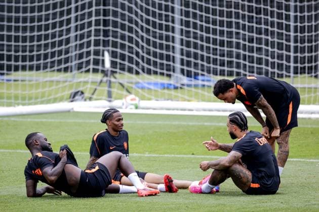 KANSAS CITY - Lutsharel Geertruida of the Netherlands, Crysencio Summerville of the Netherlands, Memphis Depay of the Netherlands, and Justin Kluivert of the Netherlands during a training session of the Dutch national team, Nationalteam at the KC Current Training Facility, on June 26, 2026, in Kansas City. The Dutch national team is preparing for the match against Morocco during the FIFA World Cup, WM, Weltmeisterschaft, Fussball ROBIN VAN LONKHUIJSEN ANP xVIxANPxSportx xxANPxIVx 562080478 originalFilename: 562080478.jpg
