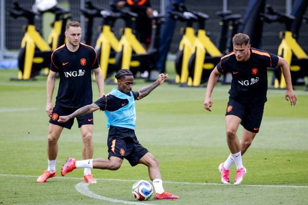 KANSAS CITY - Teun Koopmeiners of the Netherlands, Crysencio Summerville of the Netherlands, and Micky van de Ven of the Netherlands during a training session of the Dutch national team, Nationalteam at the KC Current Training Facility, on June 26, 2026, in Kansas City. The Dutch national team is preparing for the match against Morocco during the FIFA World Cup, WM, Weltmeisterschaft, Fussball ROBIN VAN LONKHUIJSEN ANP xVIxANPxSportx xxANPxIVx 562080598 originalFilename: 562080598.jpg