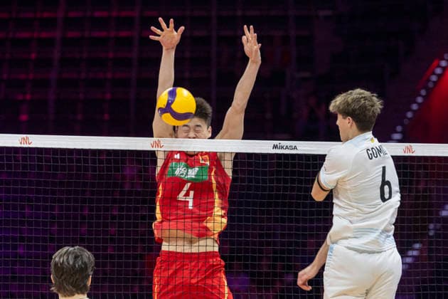 VNL China - Argentina 26.06.2026 volleyball, Gliwice , Arena Pre Zero , Mens Volleyball Nations League 2026 FIVB VNL (siatkowka, Liga Narodow), game , match China - Argentina image shows: Lei Li (L) German Gomez (R) photo Katarzyna Plewczynska Fotostyk Copyright: xKatarzynaxPlewczynskax 20260626-n-KAPL2564