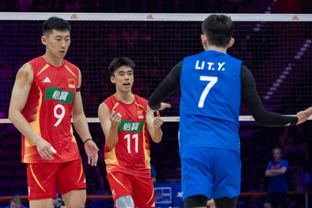 VNL China - Argentina 26.06.2026 volleyball, Gliwice , Arena Pre Zero , Mens Volleyball Nations League 2026 FIVB VNL (siatkowka, Liga Narodow), game , match China - Argentina image shows: Yongzhen Li (L) Zhai Wu (2L) photo Katarzyna Plewczynska Fotostyk Copyright: xKatarzynaxPlewczynskax 20260626-n-KAPL2376